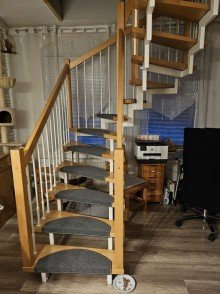 Treppe Dachgescho�wohnung f�r Selbstnutzer oder als Kapitalanleger in zentrumsnaher Lage !