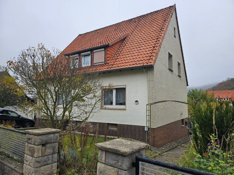 Hausansicht Alfeld (Leine) Einfamilienhaus Gro�es Grundst�ck trifft Potenzial: Haus f�r Vision�re