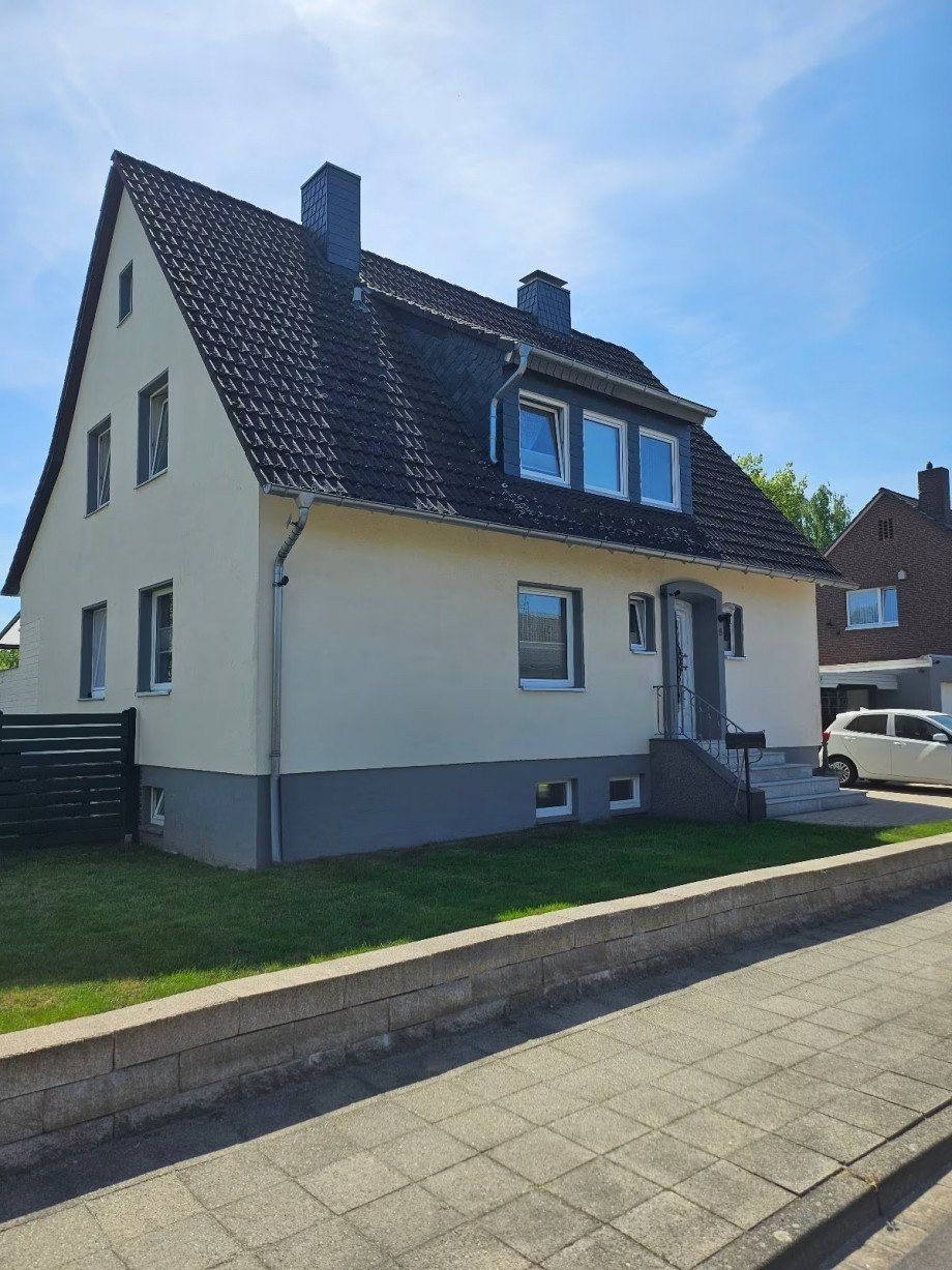 2c309591-80ef-4c7e-9d1f-e19b44b3180f Zweifamilienhaus Peine