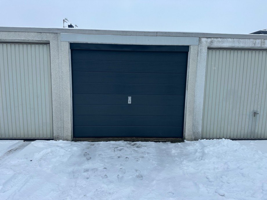 Garage mit Sektionaltor Reihenendhaus Braunschweig