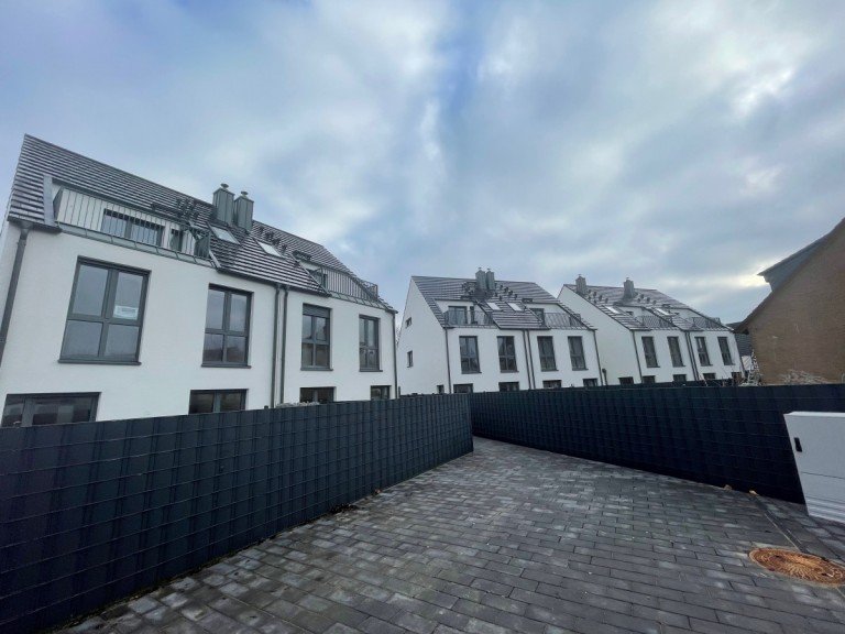 Hausansicht Hannover Reihenendhaus Energieeffizentes, modernes und architektonisch ansprechendes Reihenendhaus